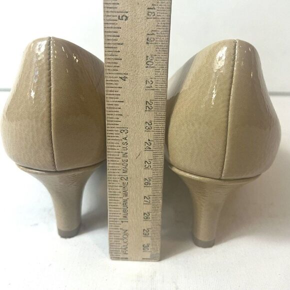 Naturalizer Womens 7M Pumps Beige Glossy Faux Leather Slip On Low Heels Peep Toe - Picture 9 of 14